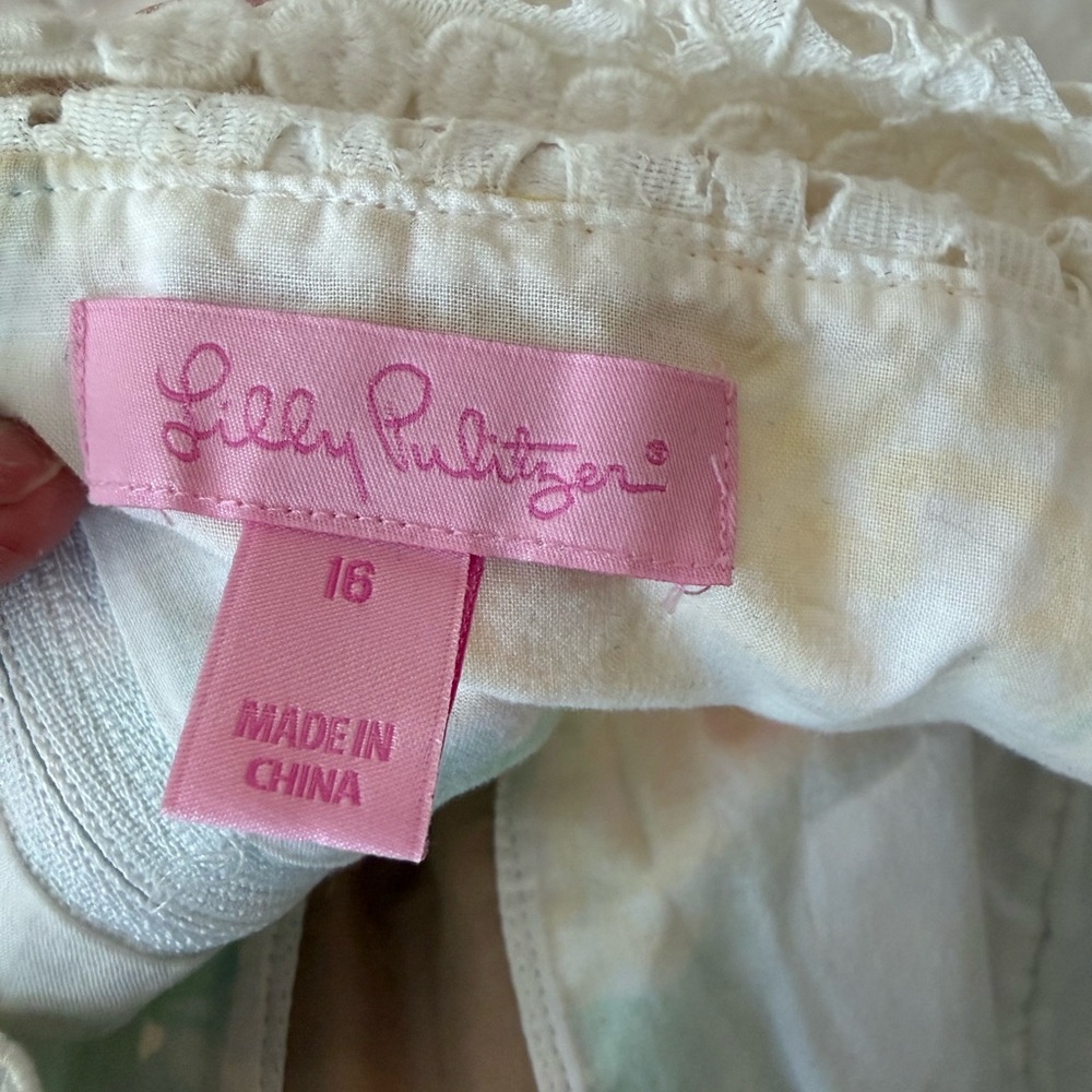 Gorgeous Lilly Pulitzer Floral Sleeveless Dress with Lace Detail - Picture 3 of 4